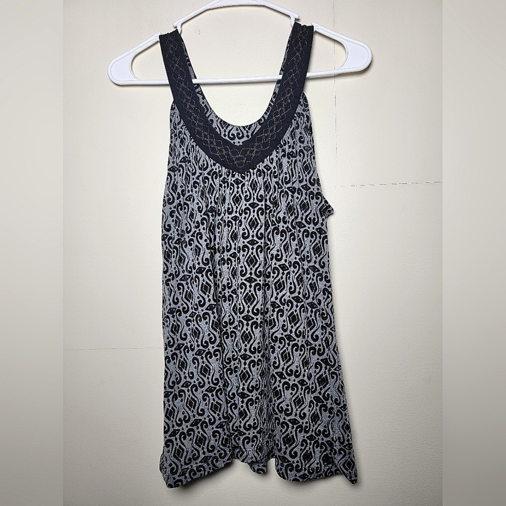 Women's Y2K Guess‎ Sleeveless Tank Top, Size Medium
